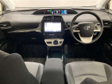 運転のしやすさと心地良さを感じる、シンプルで上質なデザインの室内空間です。