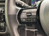 ステアリングにオーディオ操作スイッチが付いています。オーディオ画面に直接タッチしなくても操作が出来ますので、運転に集中できます。