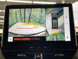 【パノラミックビューモニター】専用のカメラにより、上から見下ろしたような視点で360度クルマの周囲を確認することができます☆死角部分も確認しやすく、狭い場所での切り返しや駐車もスムーズに行えます。