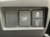 ドアの施錠・解錠に連動してドアミラーを自動で格納・展開します。運転席の格納スイッチでドアミラーを格納した場合、ドアミラーが展開しない格納スイッチ優先機能付。