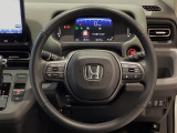 運転にかかわる様々な操作を安全に行えるように視点移動が少なく操作性に配慮されたスイッチ類が凝縮されたコクピットです。