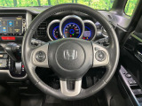 【純正革巻きステアリング】上質な革を使用することで、手にしっかり馴染みとても運転しやすいハンドルです♪