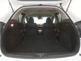 2列目シートを倒すことで、大変広いラゲッジスペースとなります。大きな荷物を積んだりと様々な用途にご利用いただけます。