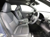 ゆったり室内で運転もしやすいです♪使い勝手の良い配置も考えられています!!