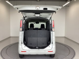 CAR PLATの魅力 2 はじめてでも、迷わないお客様に合わせて、選び方も、買い方も、知識豊富なスタッフが丁寧にご説明。