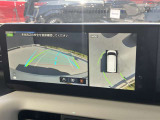 アラウンドビューモニターは4方向のカメラで真上から車を見たようにモニターで確認ができる日産の自慢の装備です。前後センサーにより移動物検知、障害物検知をして画面に表示。是非実際の車で体感してみてください