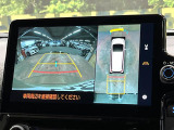 【パノラミックビューモニター】専用のカメラにより、上から見下ろしたような視点で360度クルマの周囲を確認することができます☆死角部分も確認しやすく、狭い場所での切り返しや駐車もスムーズに行えます。