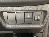 ハンドルの右側にはヘットライトリベライザーとVSA(ABS+TCS+横滑り抑制)の解除スイッチがついています。ヘッドライトリベライザーは道路状況や積荷の加重に応じてライトの高さを調節できます。