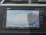 駐車時の安全確認をサポートするバックカメラも使用できます。インターナビで様々な情報を得ることもできます。