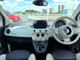 造形、粗材、質感にこだわったインパネ。ライバル車より、頭一つ抜きん出ています。