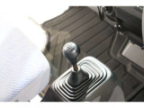 5速MTのお車です♪直感的な操作を楽しむことができます!