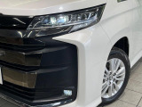 【LEDヘッドライト】悪天候や夜間走行時も良好な視界を確保し安心して運転できる高輝度LEDヘッドライトを装備!点灯速度が早く、消費電力も抑えられています。