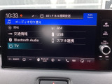 HondaCONNECT対応の便利なナビディスプレー。お持ちのスマートフォンと連携して、ナビやBluetoothでの音楽再生が可能です。デザインはもちろん、操作性も良好です。
