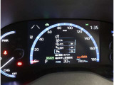 とっても見やすいメーターです。夜間時はラグジュアリーな気分にさせてくれる照明が魅力ですので、夜のドライブも楽しみになりますよ♪