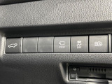 【パワーバックドア】スマートキーや運転席のボタンを押すだけでリアゲートが自動で開閉します!荷物を持っている時や、高い位置にあるバックドアを閉める際に便利な機能です♪