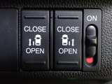 運転席からもスライドドアをボタン操作でスピーディーに開閉できます!またスマートキーでも操作できるので便利です。