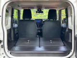 普段のお買い物や通勤、送迎等に十分な荷室スペースを確保しております。セカンドシートを倒すと、大きな荷物の積載も可能です♪