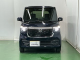 LEDヘッドライトを装備しています。LEDヘッドライトはとても明るく、雨の日や夜間走行も安全・安心です。オートライトコントロール付きで周囲の明るさに応じて自動で点灯・消灯します