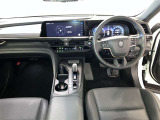 運転席周りのレイアウトをご覧ください。ナビゲーションが綺麗に装着されすっきり収まってますね!