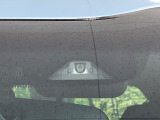 【ホンダセンシング】走行中に前方の車両等を認識し、衝突しそうな時は警報とブレーキで衝突回避と被害軽減をアシスト。より安全にドライブをお楽しみいただけます。