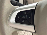 ナビゲーションやオーディオなどの操作がハンドルの手元でできるステアリングスイッチが付いてます