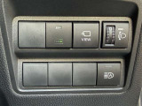 オートハイビーム機能や狭い道でも安心のサイドカメラ、フロントカメラ切り替えスイッチです。