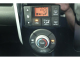 オートエアコンで快適な車内温度をキープ。