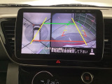 車両周囲を映す全周囲カメラが、駐車や切り返しをしっかりサポート。運転に自信がない方にも心強い装備です。