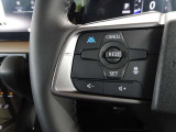 【プロパイロット】搭載。高速道路同一車線内走行時に、ステアリング、アクセル、ブレーキ操作をクルマがサポート。ドライバーの負担を軽減します。