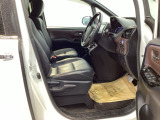 シートはフィット性も良く、楽な運転姿勢を保てます。