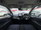 広々とした運転席で快適なドライブをお楽しみください