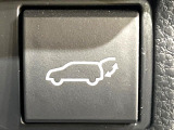【パワーバックドア】スマートキーや運転席のボタンを押すだけでリアゲートが自動で開閉します!荷物を持っている時や、高い位置にあるバックドアを閉める際に便利な機能です♪