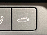 【パワーバックドア】スマートキーや運転席のボタンを押すだけでリアゲートが自動で開閉します!荷物を持っている時や、高い位置にあるバックドアを閉める際に便利な機能です♪