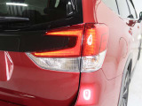 SUBARUのアイデンティティー、コの字型LEDテールランプ!