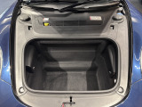 フロントラゲッジスペース(車載工具/タイヤパンク修理キット付)