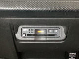 エアコンパネルの下にETCがついています。高速道路の料金所の通過も楽々です!。 カードの取り出しもしやすい場所についています。