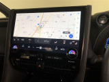 【14インチディスプレイオーディオ】各種オーディオ機能とスマホ連携機能を搭載。コネクティッドナビ対応。車載ナビ機能も搭載。機能の詳細につきましては、展示店舗までお尋ねください。