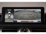 【パノラミックビューモニター】 後退時に車両の後ろ側を表示するだけでなく上から見たような映像で車庫入れなどバックする際に安心です。