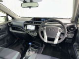 運転席まわりです。 各操作スイッチは使いやすい位置に配置されてます。