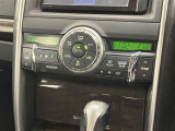 左右独立温度コントロールフルオートエアコンです。運転席、助手席それぞれで独立して温度設定ができます。冷え性の方が乗っても安心ですね♪