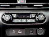 フルオートエアコン!運転席・助手席シートヒーター(2段階調整機能付き)!