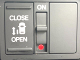 【パワースライドドア】スマートキーや運転席のスイッチでスライドドアの開閉が可能♪電動だから力を入れてドアを開ける必要が無く、小さいお子様でも、重い荷物を持っている時もラクに開け閉めできます♪