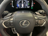 オーディオや運転支援機能などを手元で操作できるステアリングスイッチ。操作時の視線移動が少なく、安全にも貢献します。