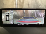 狭い場所での駐車やすれ違いなどでより的確な運転操作に役立つ360&deg;ビューモニターが装備されています。