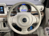 インテリアに合わせたデザインのステアリングは、運転される方のことも考え、運転しやすい形状、大きさです。是非一度、実際に触ってお確かめください。