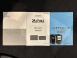 スマートキーは鍵をバッグに入れたままでもドアロックの開閉やエンジンのON・OFFができます。夜間や雨の日も鍵を探さなくて良いので便利です。