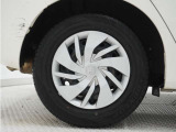 ◆純正ホイール装着車◆シンプルなデザインのホイールキャップ付きです。