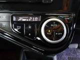 オートエアコンを装着しておりますので車内をお好みの快適な温度に保つことが可能です!