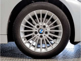 【BMWアロイホイル】軽量かつ強度に拘ったアロイホイル。走行性能ポテンシャルを引き出す設計。車の足元を引き締めてくれる大きなポイントはアロイホイルです。