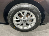 純正アルミホイールで、愛車をもっとカッコよく自動車メーカーが直接扱う純正アルミホイール。車種にマッチしたデザインで、愛車の個性を際立たせます。安全性や耐久性にも優れ、安心して使用できます。